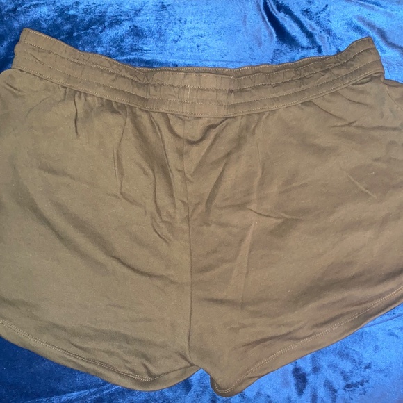 Shorts (H&M) - Picture 2 of 2